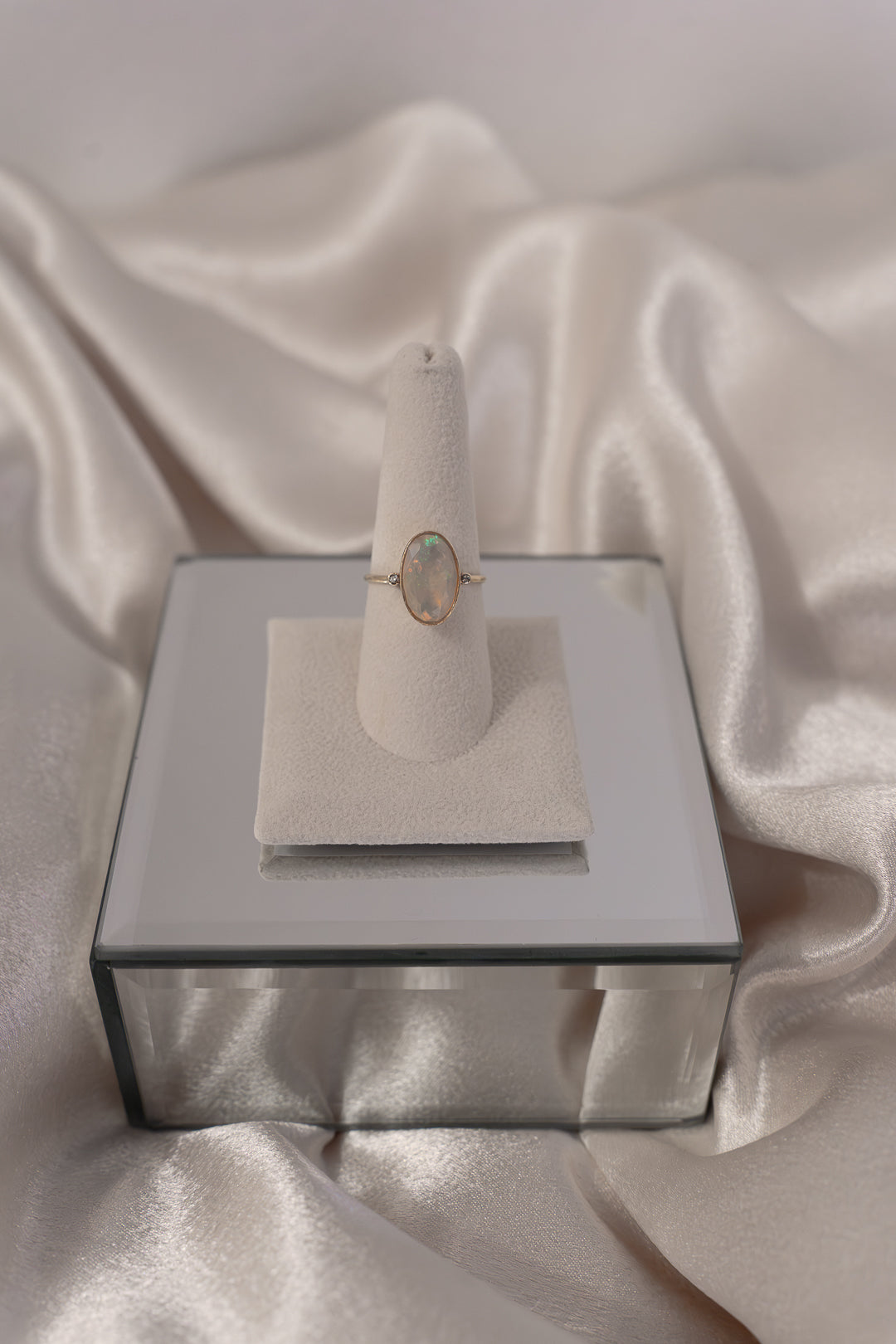 Opal and Diamond ring set in 18kt Yellow Gold | Size 8