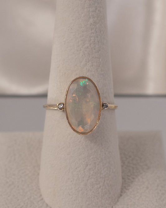 Opal and Diamond ring set in 18kt Yellow Gold | Size 8